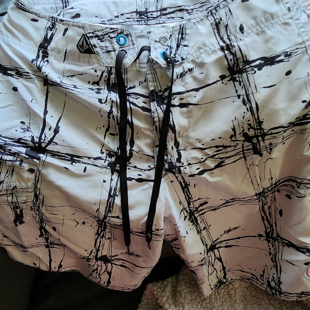 Volcom Board Shorts Size 29 White with black splotches Volcom Logo